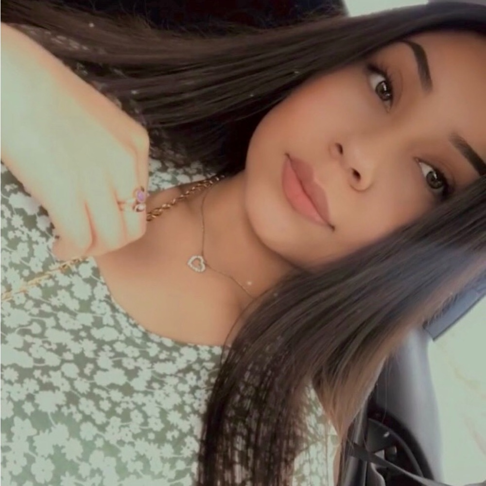 Meet your Posher, Cecilia